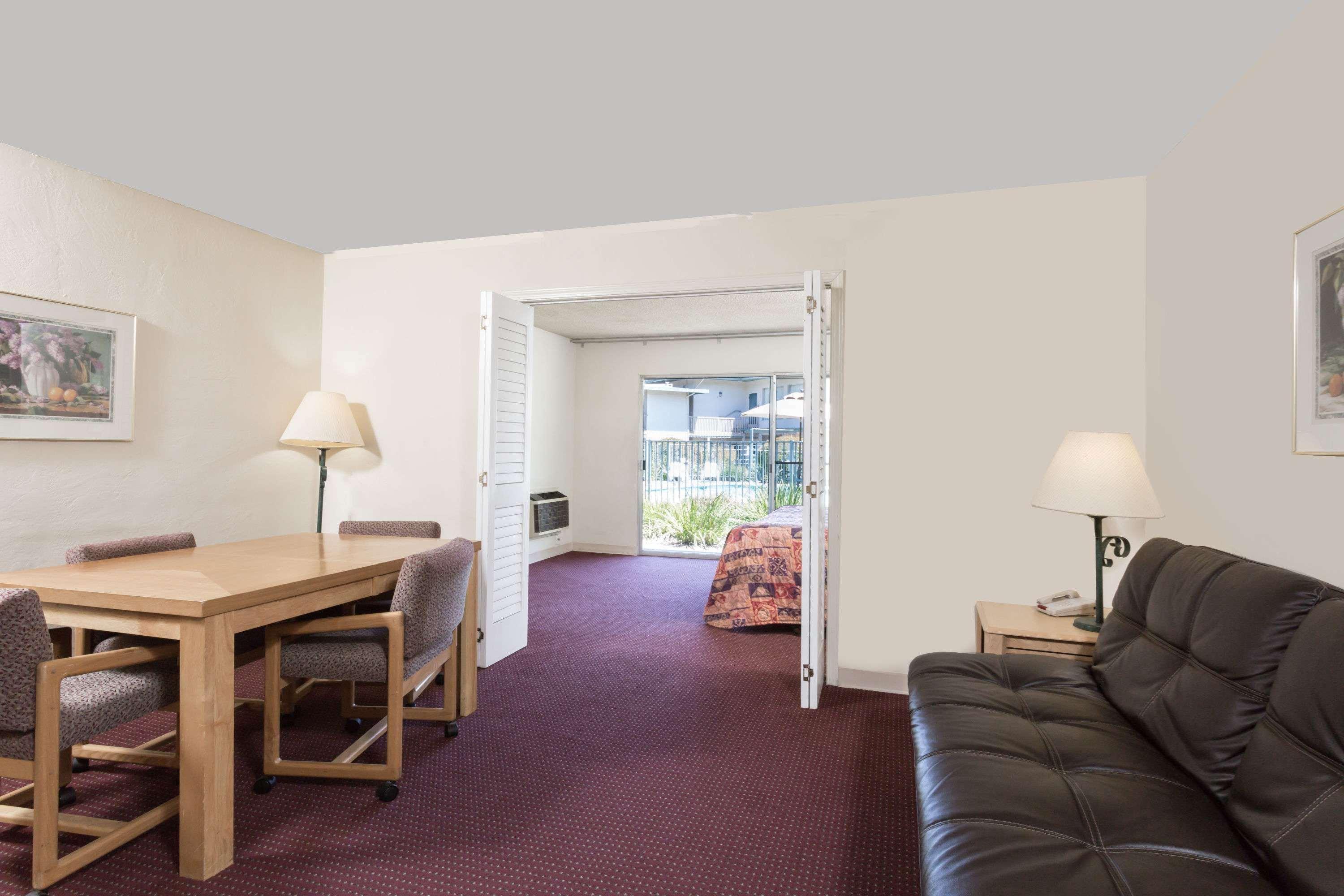 Days Inn By Wyndham Novato/San Francisco Zewnętrze zdjęcie